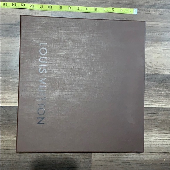 Empty Louis Vuitton Box with Tissue - Picture 2 of 3